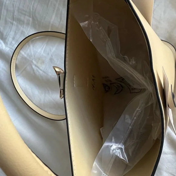 H&M Cream Bucket Shoulder Bag with Gold Accent - Picture 7 of 7